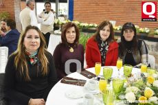 A  Doris Romero, Pilar Portugal, María Carmen Maldonado y Jaqueline Romo.