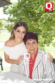 Ivania González con su Abuelita Susana  Hernández