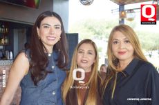 Mayra Navarro,  Lupita Navarro y Blanca Navarro