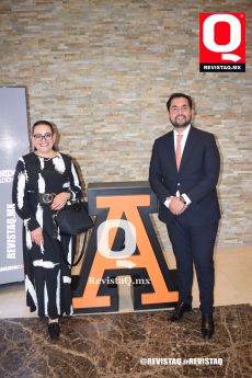 Miss Tony y Fernando Martínez Navarrete director de prepa Anáhuac León