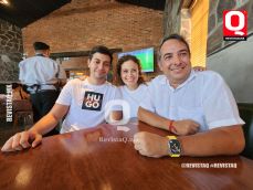 Begoña Hernández,  Gabriel Kornhauser y Carlos Kornhauser en el Almacén del Bife