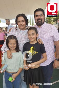 Karla Perea, Carlos Gómes, Valentina Gómez y Larissa Gómez
