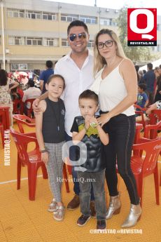 Oswaldo Zamora, Brenda Zúñiga, Isabella Zamora y Leonel Zamora