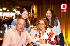 Enrique López, Mayela López, Ericka Mier y Adriana López