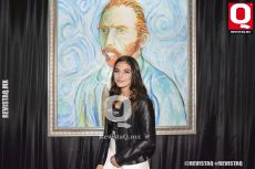 Contenta Sophia Reynoso posando para la cámara