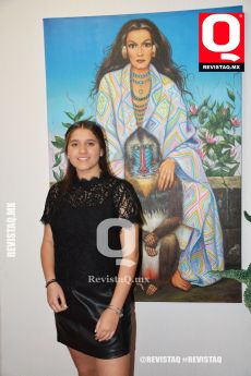 Sonriendo, Andrea Vega