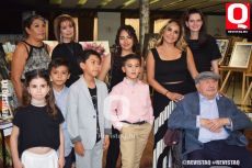Ailed junto con  sus estudiantes