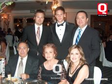 Beto,Andres y Beto Bello con Carlos,Martha y Eva Bello