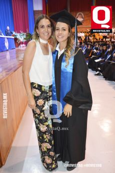 Mercedes Muñoz junto a Sofía Belío Muñoz
