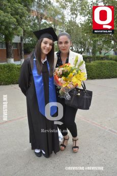 Paola Domínguez con Denisse Torres