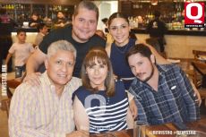 José Luis Vázquez, Sofía Vázquez, Luis Martin Vázquez, Irma Martínez y Luis Martin Vázquez