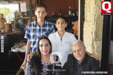 Kevin, Steve, Karina Araiza y Joaquín Bravo