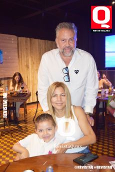 Armando Muñoz,  Clementina Hernández y Armando Muñoz
