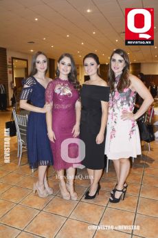 Sandra Loza con Victoria Loza, Mayra Loza y Carolina Miranda