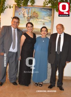 Lic. Jesús Humberto Muñoz, Arq.Natalia Muñoz, Cp. Edna Judith Escoto y Cp.. y Jesus Muñoz muy atentos