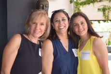 Karen Troeglen, Maritere Muñozcano y Gemma Villanueva