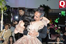 Miriam Scarlet Vázquez Vargas bailando el vals con su papá
