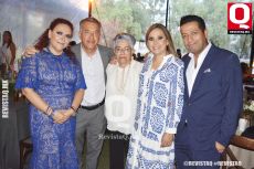 Alejandra Canchola, Guadalupe Muñoz, Esther Muñoz, Lili Quiroz y Cesar Muñoz