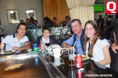 A  Adrián Magaña, Fernando Magaña Jr., Fernando Magaña y Alexa Magaña