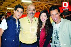 A    Alex, Guichol y Ana Márquez con Gerardo Martínez