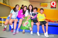 Geovanna, Janinne, Denise y Elio saade con Yamil Tamayo