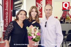 A   Mara Zepeda , Mariana Camacho y Guillermo  Camacho