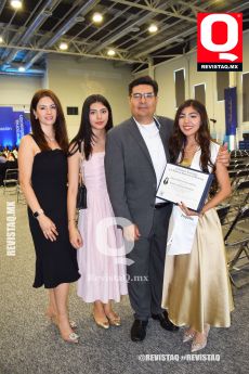 Laura Estrada, Dannah Vargas,  Óscar Vargas y Desiree Vargas