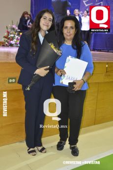 Danya Tanos y Nancy Estrada.