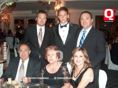 Beto Bello,Andrés Bello y Beto Bello con Carlos Vello, Martha y Eva Bello