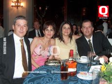 Ricardo Aranda,Mary Carmen Rodríguez de Aranda con Cecy Aranda de Gómez y Bernardo Gómez