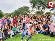 Atmósfera del evento,  tomandose la foto del recuerdo
