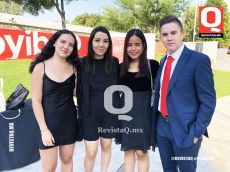 A   Vania Machiavelo, Arely Barrios, Julia Álvarez y Ricardo Alcazar