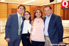 Loie Velazquez, Estefania Velazquez, Edna Puga y Luis Roberto Velazquez