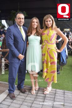Flavio Ceja, Nicole Martínez Paz y Laura Paz