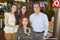 Kelly Andrea Barrón, Fanny Barrón, Dora Emma de Barrón y José Barrón