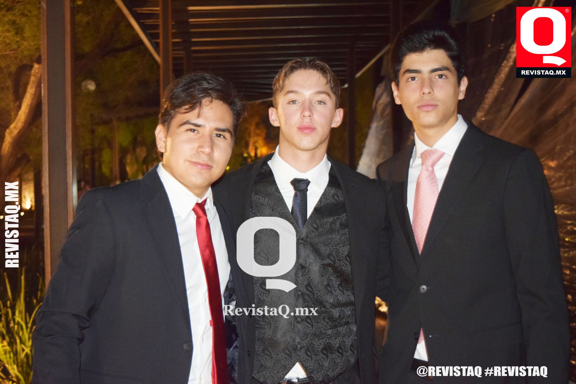 Q RETRO. - UNIVERSITARIOS CELEBRAN SU GRADUACIÓN - Revista Q