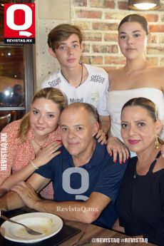 Raul Bayod, Sabrina Bayod, Paulina Bayod, Raúl Bayod y Paulina Orozco