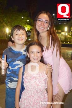Leonardo Estrada, Regina Arenas y Fernanda Arenas