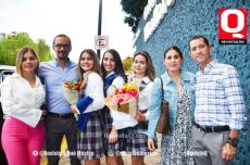 Karla Obregón, Adrián Sánchez  y familia González