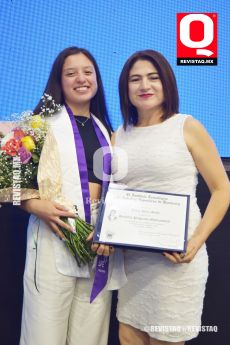 Leslie Pérez Solís y Mary Solís