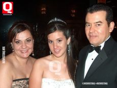 Raúl Gallardo  y Alejandra Flores con su hija Marifa Gallardo