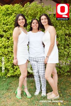 Sonrientes, Andrea García, Karol Fuentes y Natalia Bejarano