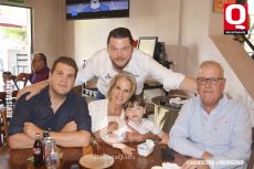 Ricardo Villalobos, Elizabeth Bernal, Guillermo Villalobos y Guillermo Villalobos