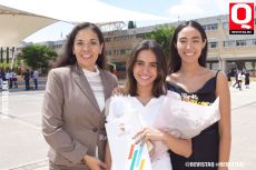 Gela de González, Paulina González y Regina González