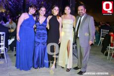 Leticia Villegas, Paulina Olmos, Lorena Olmos, Mariana Manzo y Gerardo Olmos