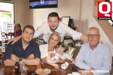 A    Ricardo Villalobos, Elizabeth Bernal, Guillermo Villalobos y Guillermo Villalobos
