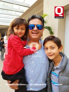 Enrique Avilés y familia