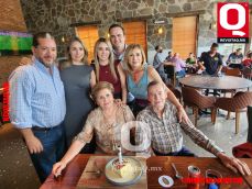 Coco de González y Gabriel González en familia