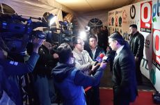Mauricio Islas y Paul Stanley  en los premios de la Revista Q