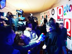 Patricia Reyes Spíndola en los premios de la Revista Q